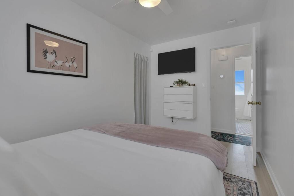 Sun, & Slots - Chic 3br Near Casinos & Holiday home *