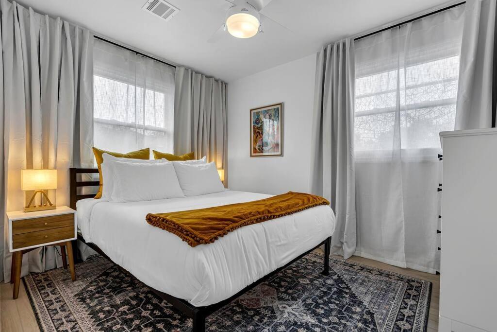 Sun, & Slots - Chic 3br Near Casinos & Holiday home