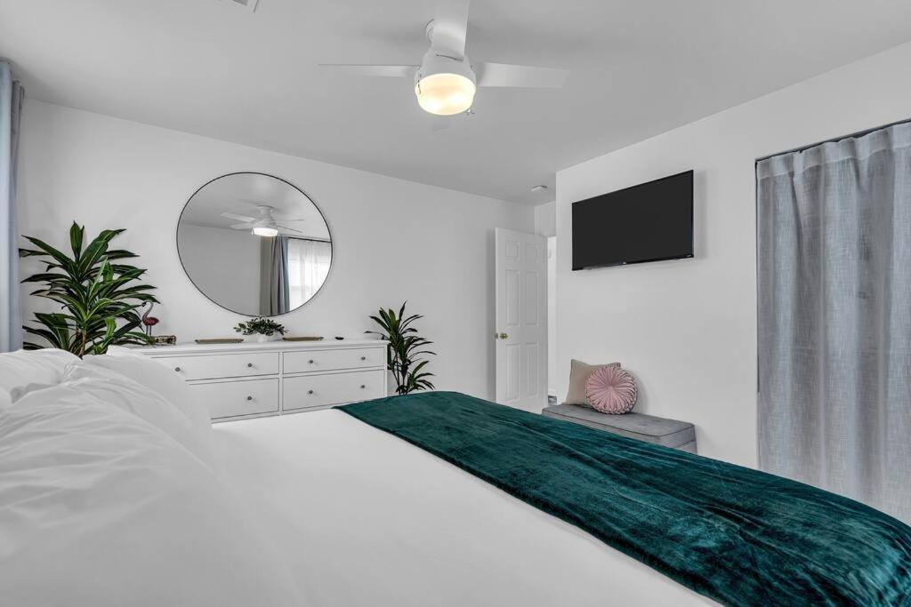 Holiday home Sun, & Slots - Chic 3br Near Casinos &